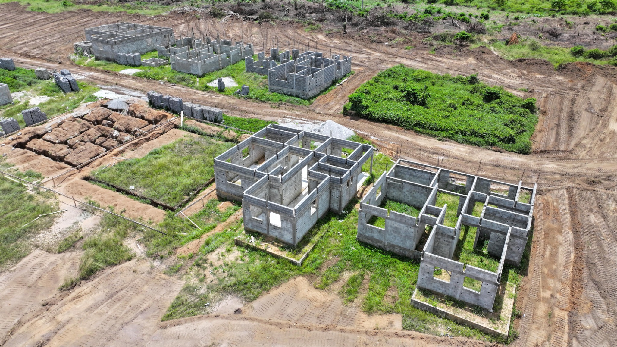 Bâtiments du programme Umoja à différents stades de construction